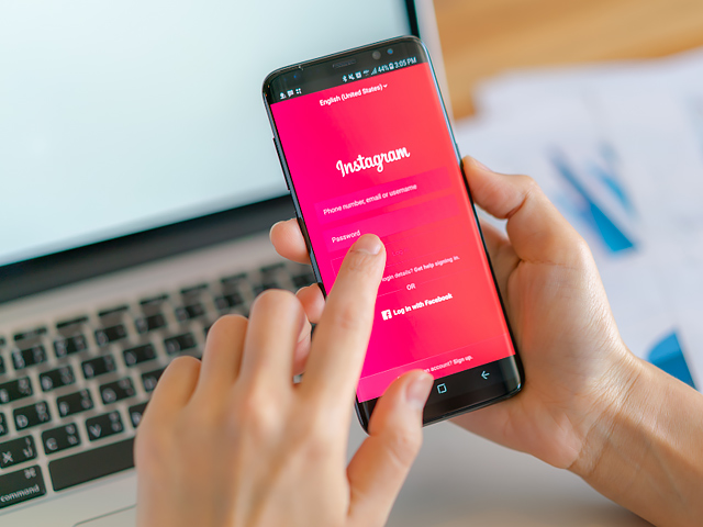 Using Gifs In Instagram Stories